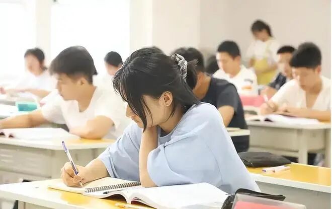 湖南复读生高考报名__湖南复读生高考能报哪些大学