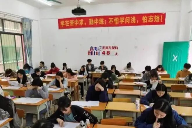 _湖南复读生高考能报哪些大学_湖南复读生高考报名
